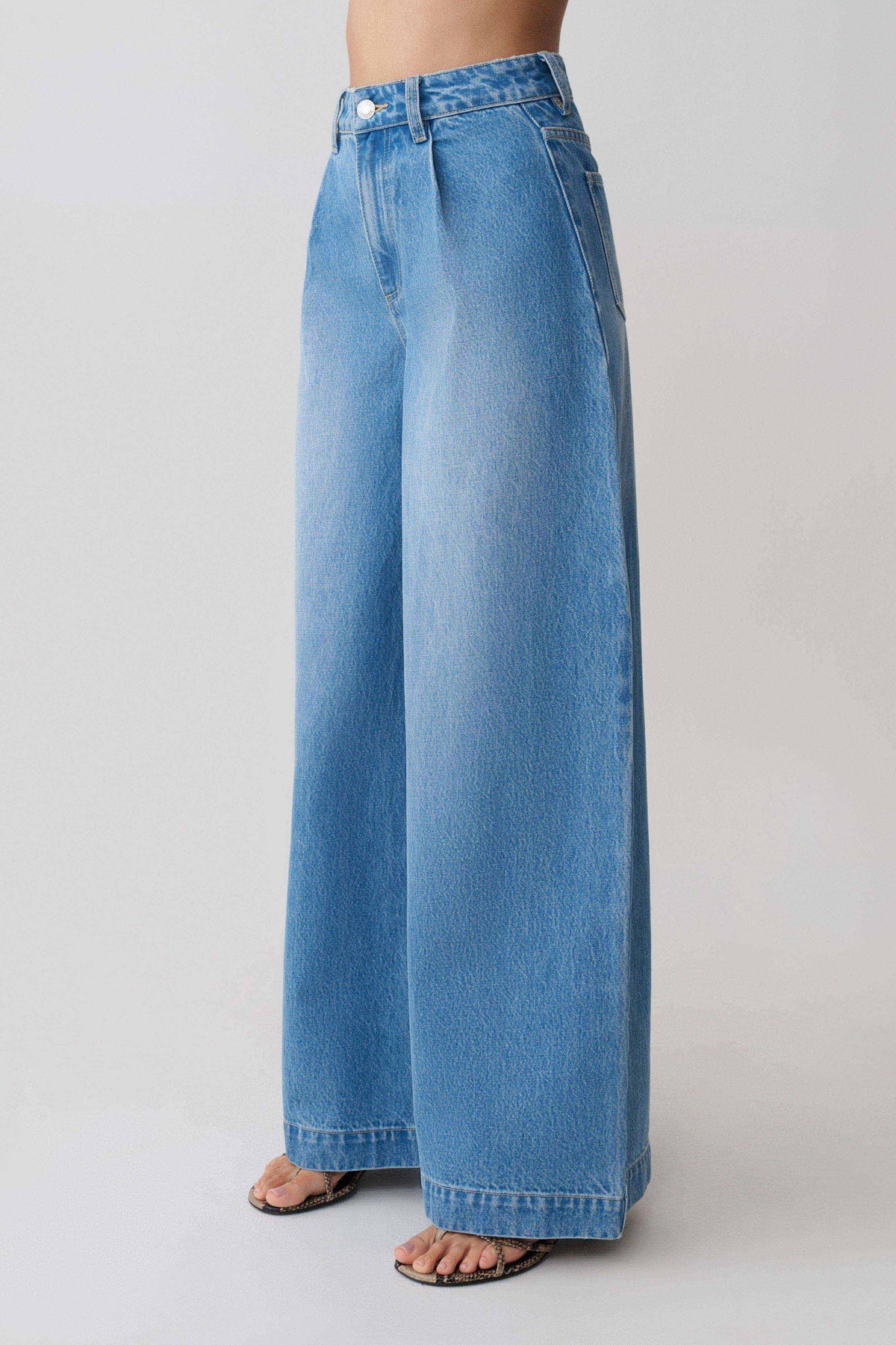 Bobby Oversized Jean With Front Pleat Summer Blue
