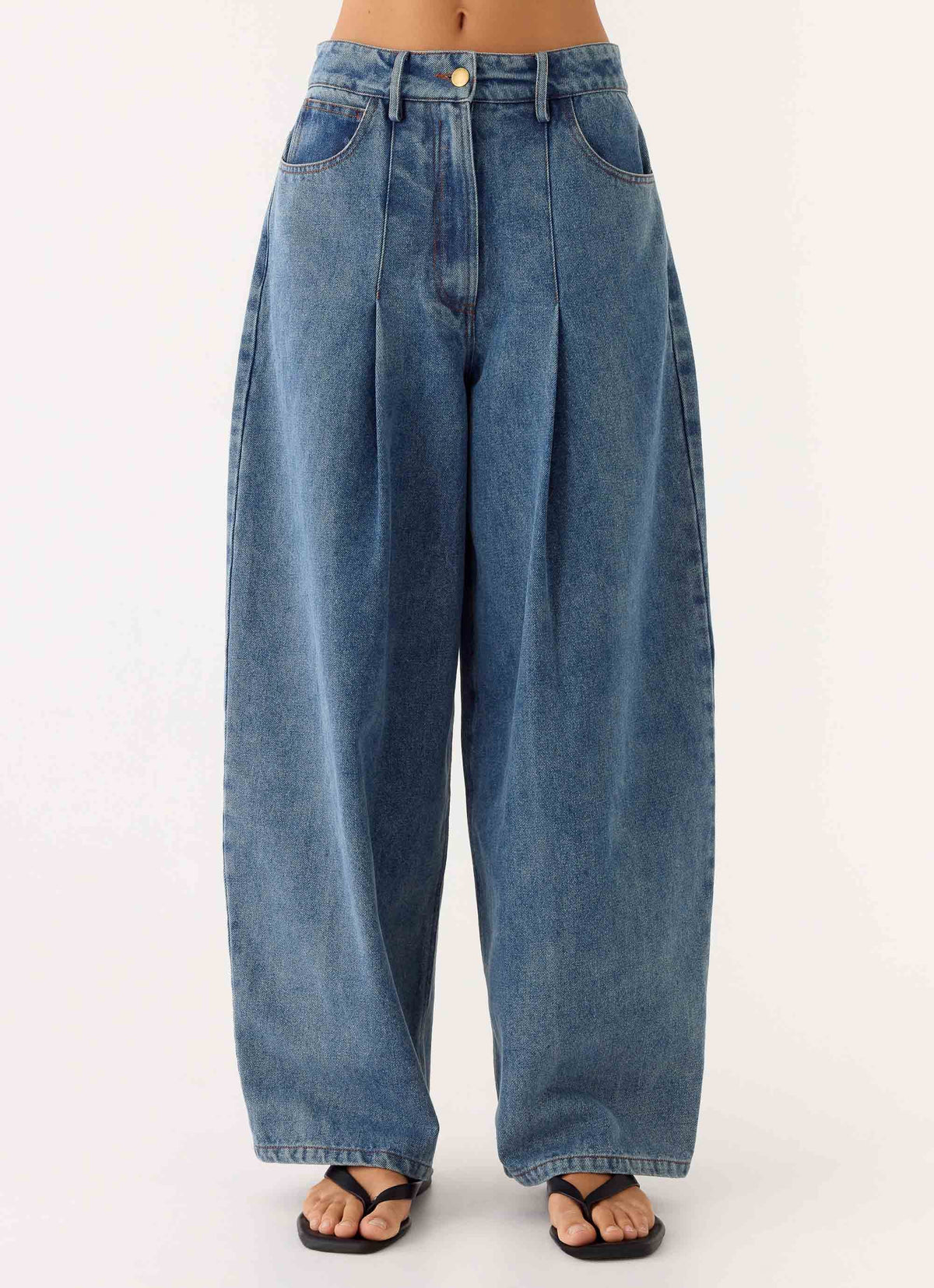 Zayn Pleated Denim Jeans Light Wash Blue